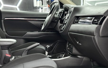 Mitsubishi Outlander III рестайлинг 3, 2019 год, 2 050 000 рублей, 21 фотография