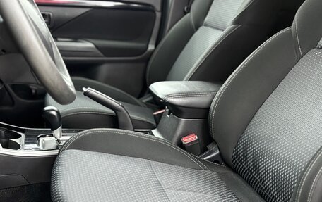 Mitsubishi Outlander III рестайлинг 3, 2019 год, 2 050 000 рублей, 19 фотография