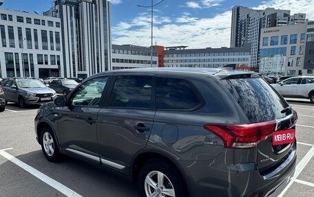 Mitsubishi Outlander III рестайлинг 3, 2019 год, 2 050 000 рублей, 6 фотография