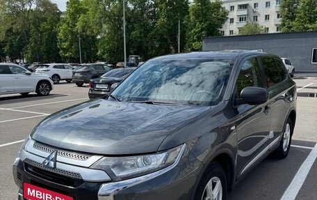 Mitsubishi Outlander III рестайлинг 3, 2019 год, 2 050 000 рублей, 10 фотография