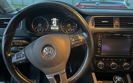 Volkswagen Jetta VI, 2013 год, 750 000 рублей, 13 фотография