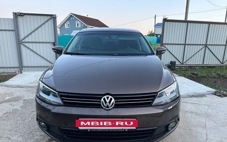 Volkswagen Jetta VI, 2013 год, 750 000 рублей, 3 фотография