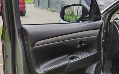 Mitsubishi Outlander III рестайлинг 3, 2012 год, 1 525 000 рублей, 8 фотография