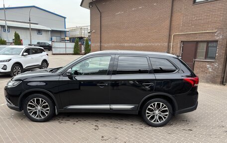 Mitsubishi Outlander III рестайлинг 3, 2016 год, 1 850 000 рублей, 14 фотография