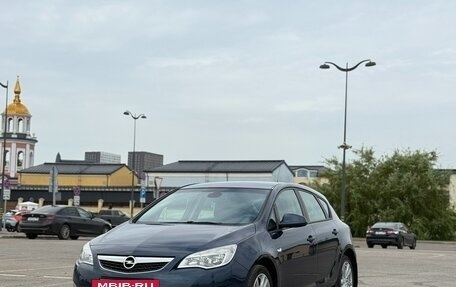 Opel Astra J, 2011 год, 710 000 рублей, 2 фотография