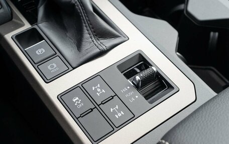 Toyota Land Cruiser Prado, 2024 год, 10 200 000 рублей, 15 фотография