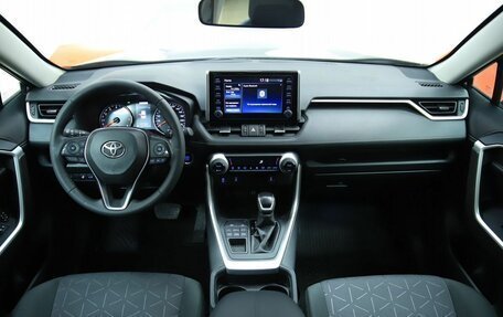 Toyota RAV4, 2020 год, 2 990 000 рублей, 15 фотография