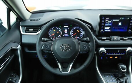 Toyota RAV4, 2020 год, 2 990 000 рублей, 13 фотография
