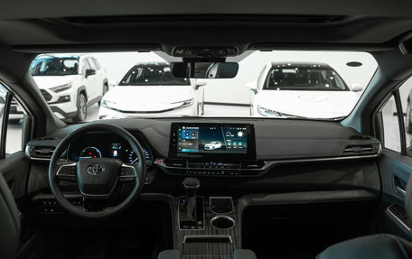 Toyota Sienna, 2024 год, 9 590 000 рублей, 19 фотография
