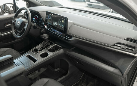 Toyota Sienna, 2024 год, 9 590 000 рублей, 20 фотография