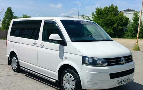 Volkswagen Caravelle T5, 2015 год, 2 600 000 рублей, 2 фотография