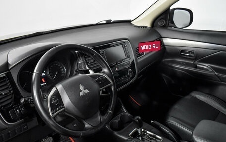 Mitsubishi Outlander III рестайлинг 3, 2012 год, 1 200 000 рублей, 9 фотография