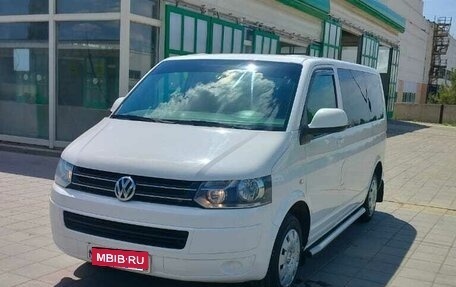 Volkswagen Caravelle T5, 2015 год, 2 600 000 рублей, 4 фотография