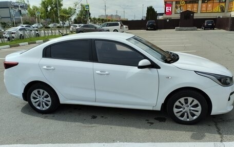 KIA Rio IV, 2018 год, 1 090 000 рублей, 1 фотография