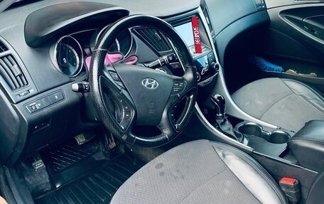 Hyundai Sonata VI, 2010 год, 870 000 рублей, 2 фотография