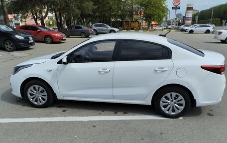 KIA Rio IV, 2018 год, 1 090 000 рублей, 4 фотография