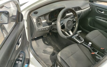 KIA Rio IV, 2018 год, 1 090 000 рублей, 10 фотография