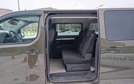 Peugeot Traveller I, 2018 год, 2 800 000 рублей, 13 фотография