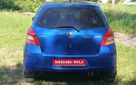Toyota Yaris III рестайлинг, 2006 год, 460 000 рублей, 3 фотография