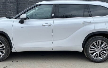Toyota Highlander, 2025 год, 6 390 000 рублей, 4 фотография