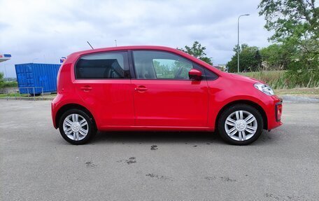 Volkswagen up! I рестайлинг, 2018 год, 1 150 000 рублей, 2 фотография