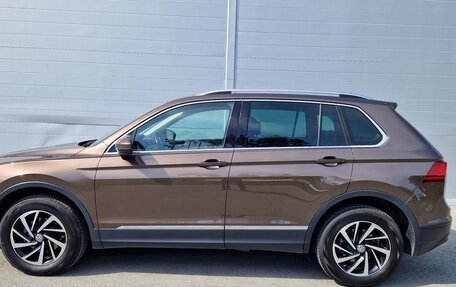 Volkswagen Tiguan II, 2018 год, 2 497 000 рублей, 2 фотография