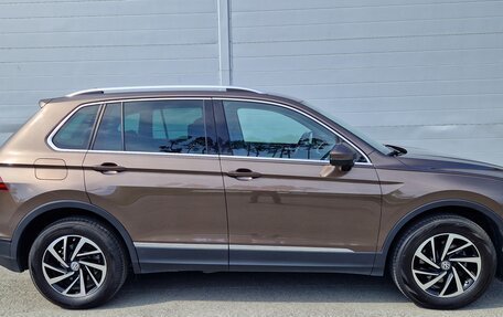 Volkswagen Tiguan II, 2018 год, 2 497 000 рублей, 3 фотография