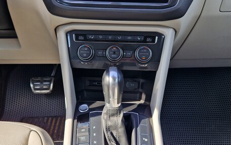 Volkswagen Tiguan II, 2018 год, 2 497 000 рублей, 14 фотография