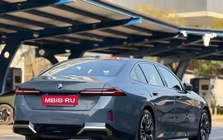 BMW 5 серия, 2025 год, 7 920 000 рублей, 2 фотография