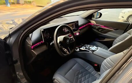 BMW 5 серия, 2025 год, 7 920 000 рублей, 15 фотография