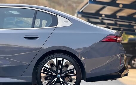 BMW 5 серия, 2025 год, 7 920 000 рублей, 24 фотография