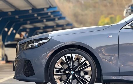 BMW 5 серия, 2025 год, 7 920 000 рублей, 23 фотография