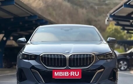 BMW 5 серия, 2025 год, 7 920 000 рублей, 26 фотография