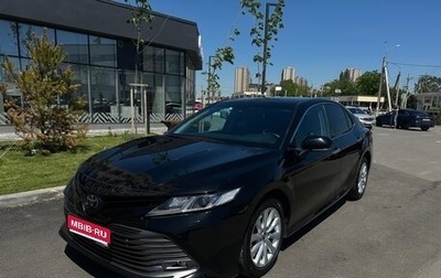 Toyota Camry, 2019 год, 2 600 000 рублей, 1 фотография