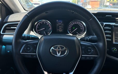 Toyota Camry, 2019 год, 2 600 000 рублей, 10 фотография