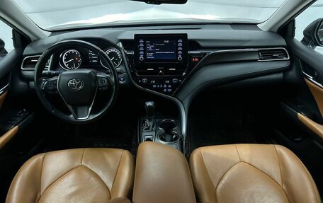 Toyota Camry, 2021 год, 2 800 000 рублей, 16 фотография