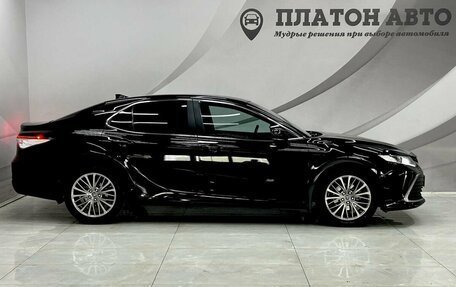 Toyota Camry, 2021 год, 2 800 000 рублей, 15 фотография