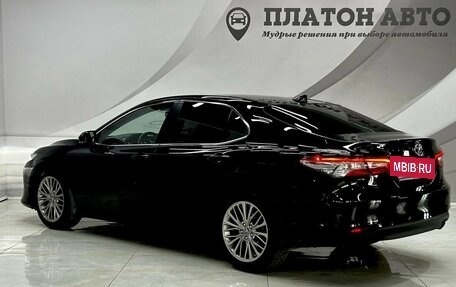 Toyota Camry, 2021 год, 2 800 000 рублей, 4 фотография