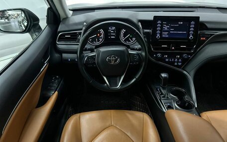 Toyota Camry, 2021 год, 2 800 000 рублей, 17 фотография