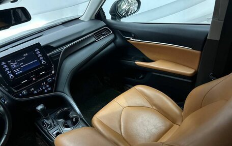 Toyota Camry, 2021 год, 2 800 000 рублей, 30 фотография