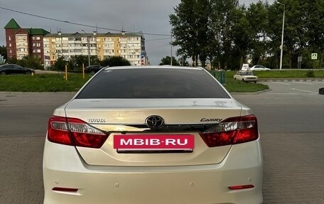 Toyota Camry, 2014 год, 1 690 000 рублей, 4 фотография