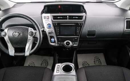 Toyota Prius IV XW50, 2016 год, 1 699 000 рублей, 9 фотография