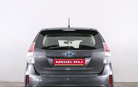 Toyota Prius IV XW50, 2016 год, 1 699 000 рублей, 4 фотография