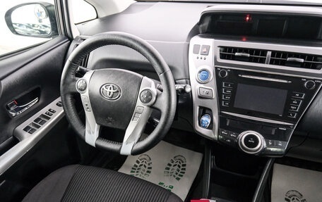 Toyota Prius IV XW50, 2016 год, 1 699 000 рублей, 8 фотография