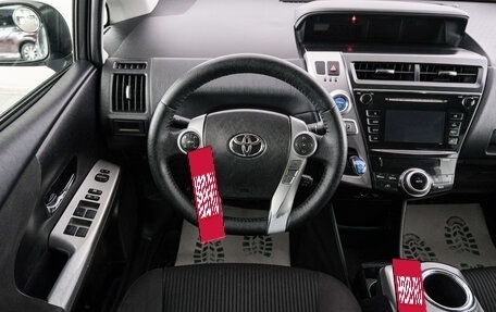 Toyota Prius IV XW50, 2016 год, 1 699 000 рублей, 13 фотография
