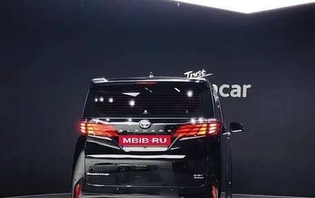Toyota Alphard, 2024 год, 9 658 333 рублей, 2 фотография
