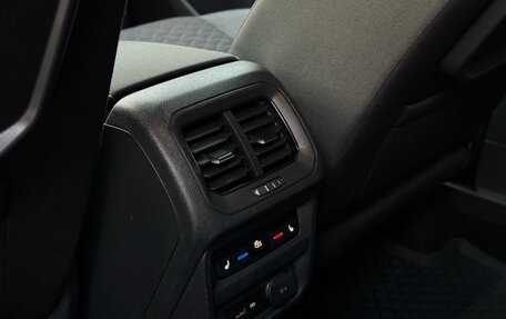 Volkswagen Tiguan II, 2018 год, 2 350 000 рублей, 26 фотография