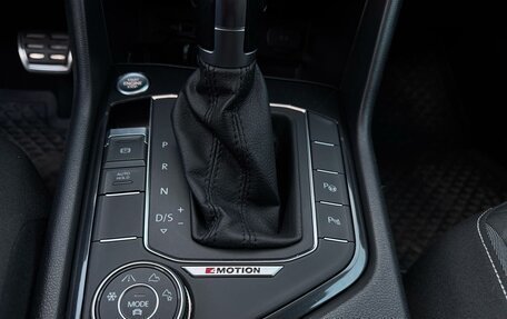 Volkswagen Tiguan II, 2018 год, 2 350 000 рублей, 35 фотография