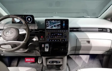 Hyundai Staria, 2021 год, 3 100 000 рублей, 7 фотография