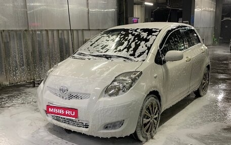 Toyota Yaris III рестайлинг, 2009 год, 350 000 рублей, 6 фотография